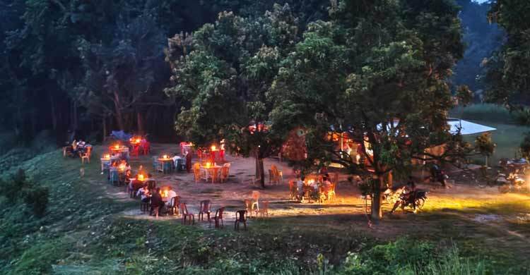 সরকারি জমি দখলে নিয়ে বৈষম্যবিরোধী তিন শিক্ষার্থীর রেস্তোরাঁ