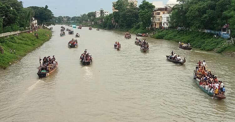 প্রতিমা বিসর্জনের সময় নদীতে পড়ে কিশোর নিখোঁজ