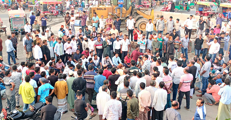মনোনয়ন পরিবর্তনের দাবিতে সড়ক অবরোধ-বিক্ষোভ