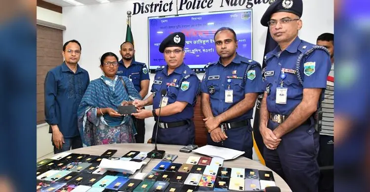 হারানো ৮৫ মোবাইল উদ্ধার, ফিরে পেয়ে আবেগ আপ্লুত অনেকেই