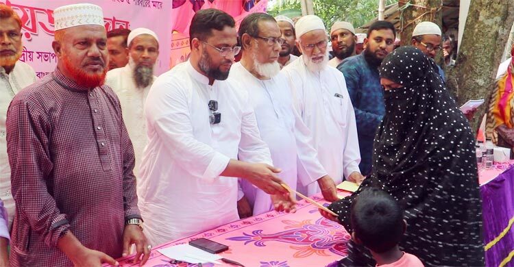 ঈদযাত্রায় নিহত: নওগাঁর ১০ পরিবার পেলো আর্থিক সহযোগিতা