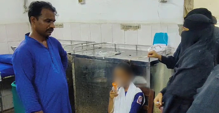 নরসিংদীতে স্কুল চলাকালীন মশার ওষুধ স্প্রে, অসুস্থ ১০ শিক্ষার্থী