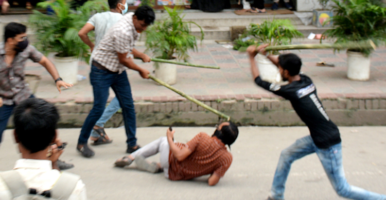 বিএনপির মিছিলে পদবঞ্চিতদের হামলা, নেতাদের বেধড়ক পিটুনি