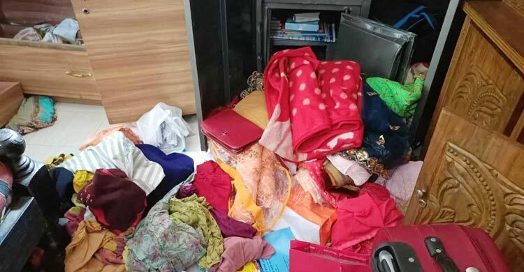 সোনারগাঁয়ে অস্ত্রের মুখে জিম্মি করে ২ বাড়িতে ডাকাতি