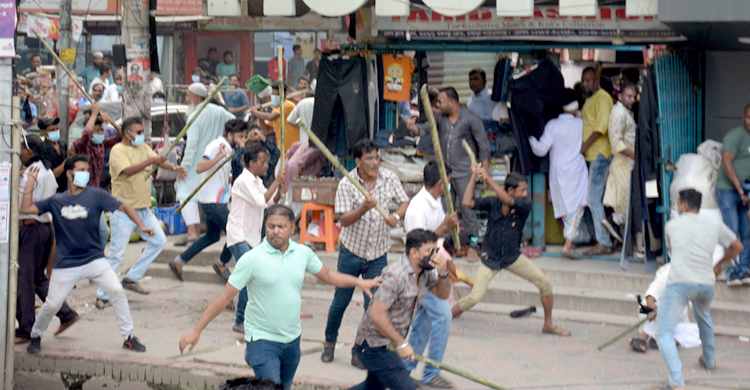 বিএনপির মিছিলে পদবঞ্চিতদের হামলা, নেতাদের বেধড়ক পিটুনি
