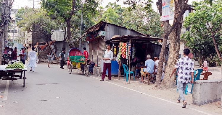 আইভীর বাসার সামনে ভিড় করছেন ভক্তরা, বসেছে সিসি ক্যামেরা