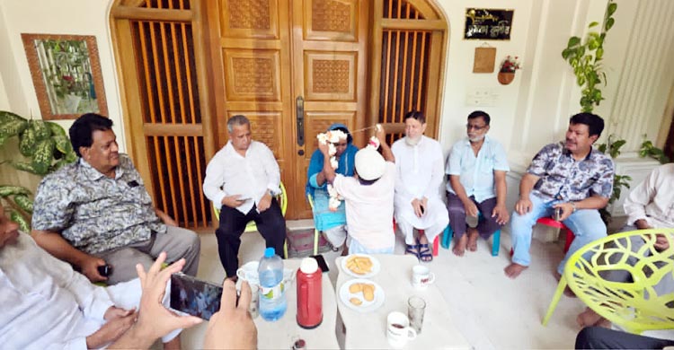 আইভীর বাসার সামনে ভিড় করছেন ভক্তরা, বসেছে সিসি ক্যামেরা