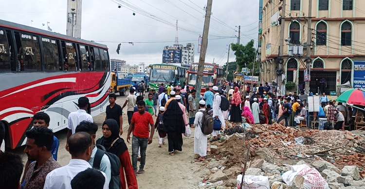 ঢাকা-চট্টগ্রাম মহাসড়কে বেড়েছে ঘরমুখী মানুষের চাপ