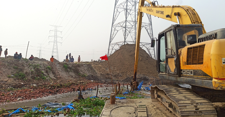 ধলেশ্বরীর তীর থেকে অবৈধ স্থাপনা উচ্ছেদ