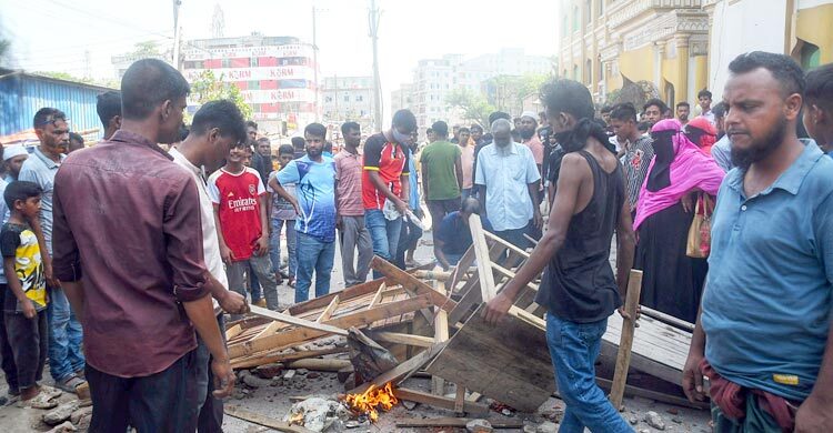 নারায়ণগঞ্জে ৮ শতাধিক শ্রমিকের নামে মামলা