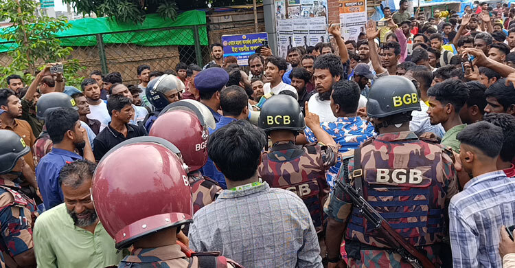 যানজট নিরসনে নিয়োজিত শিক্ষার্থীদের ওপর ইজিবাইকচালকদের হামলা