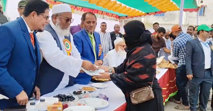 নারী ভোটারদের টাকা দিয়ে জরিমানা গুনলেন জমিয়ত প্রার্থী