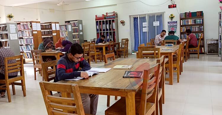 পাঠক ধরে রেখেছে নারায়ণগঞ্জ গ্রন্থাগার