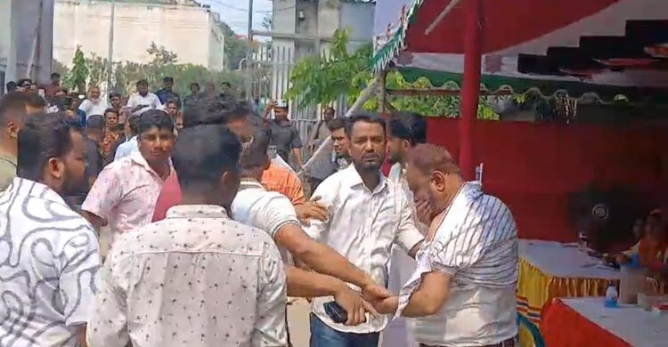 বিএনপি নেতার ওপর যুবদল কর্মীদের হামলা, ছিঁড়ে গেল পোশাক