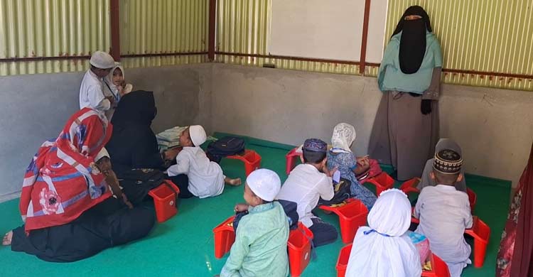 চা বিক্রির টাকায় মাদরাসায় জমি দান