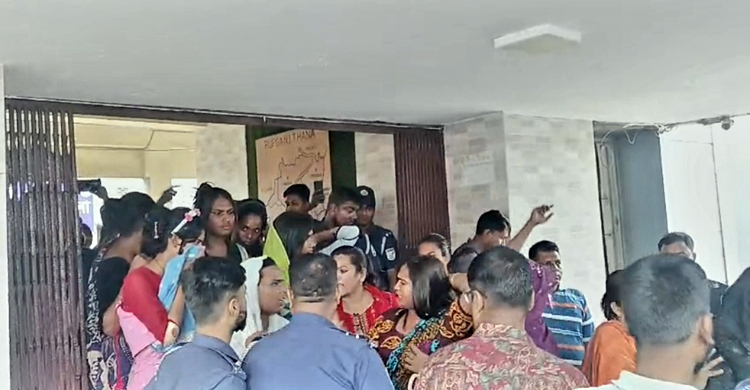 প্রবাসফেরতদের আটকে চাঁদাবাজি-মারধর, তৃতীয় লিঙ্গের ১২ জন গ্রেফতার