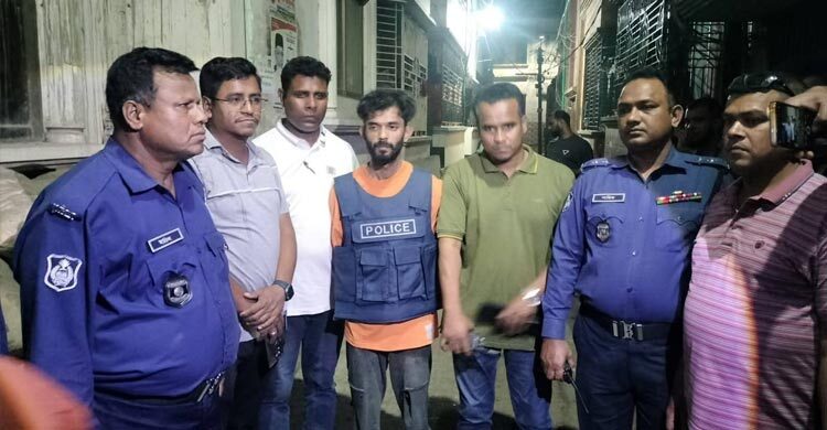 নারায়ণগঞ্জে ছিনতাই হওয়া পুলিশের অস্ত্র উদ্ধার