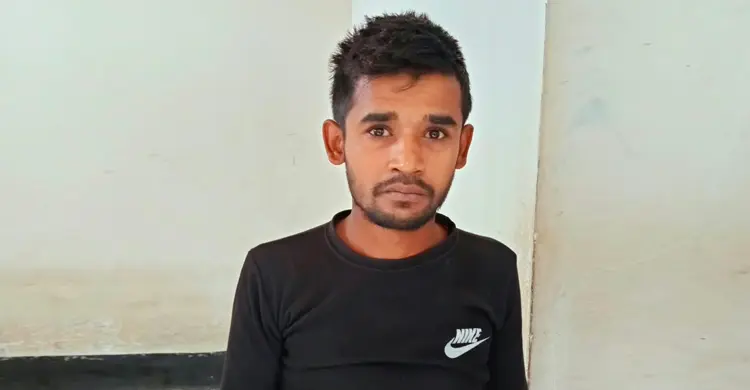 নেশার টাকা না পেয়ে নিজ বাড়িতে আগুন দিলো যুবক