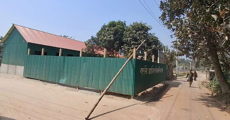 চা বিক্রির টাকায় মাদরাসায় জমি দান