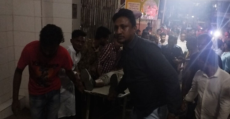 নারায়ণগঞ্জে ছাত্রদলের ওপর ছাত্রলীগের হামলা, সাংবাদিক লাঞ্ছিত