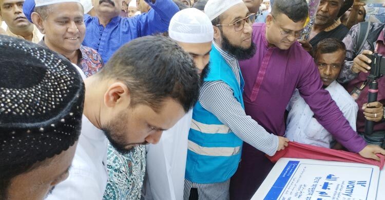 নড়াইলে মসজিদ উদ্বোধন করলেন মাশরাফি