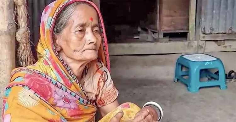 সন্তানরা খোঁজ নেয় না, অসুস্থ স্বামীকে নিয়ে অবলার জীবনযুদ্ধ