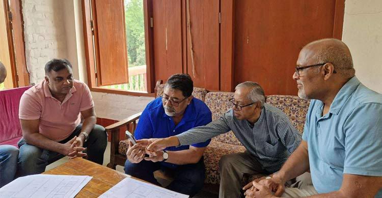 হেসে খেলে জীবনটা যদি চলে যায়