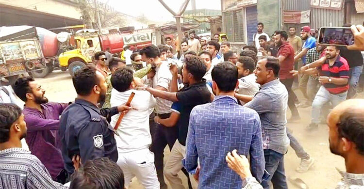 বালুর ঘাট দখলকে কেন্দ্র করে বিএনপির দু’পক্ষের সংঘর্ষ, আহত ৫