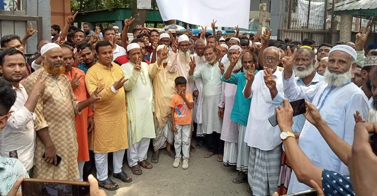 শোডাউন করে মনোনয়ন জমা, কাউন্সিলর প্রার্থীকে শোকজ