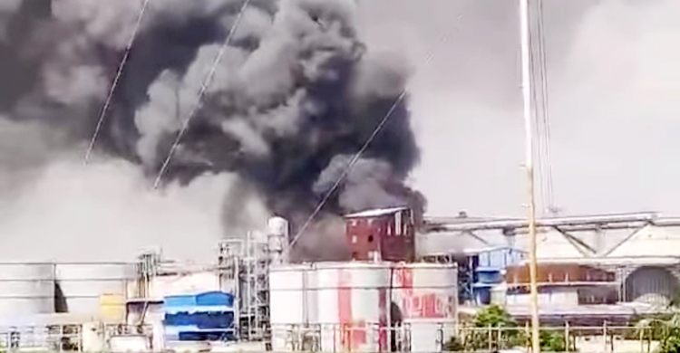 রূপগঞ্জে গ্লোব এডিবল ওয়েল কারখানায় আগুন, নিয়ন্ত্রণে ৫ ইউনিট