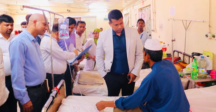 নারায়ণগঞ্জে হাসপাতাল পরিদর্শনে জেলা প্রশাসক