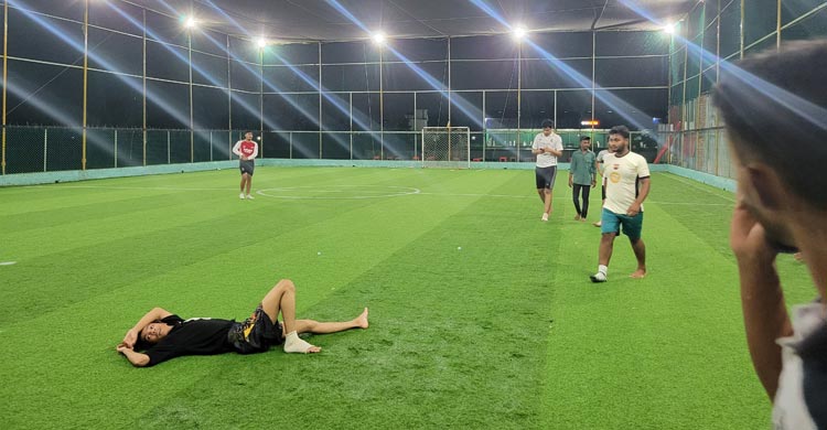 মাঠ সংকটে জনপ্রিয় হয়ে উঠছে টার্ফ গ্রাউন্ড