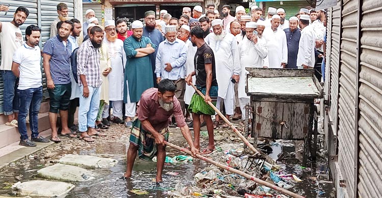 নারায়ণগঞ্জের ফতুল্লা এলাকায় জলাবদ্ধতা নিরসনে জামায়াতের উদ্যোগে পরিচ্ছন্নতা কার্যক্রম শুরু হয়েছে