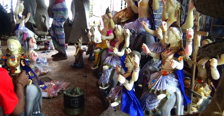 নারায়ণগঞ্জে ২২৪ মণ্ডপে পূজার প্রস্তুতি, চার স্তরের নিরাপত্তা