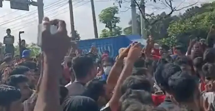 ছুটি না পেয়ে অসুস্থ শ্রমিকের মৃত্যু, ঢাকা-চট্টগ্রাম মহাসড়ক অবরোধ