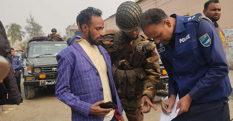 বিএনপির দুই গ্রুপের মধ্যে ব্যাপক সংঘর্ষ, বোমা বিস্ফোরণ