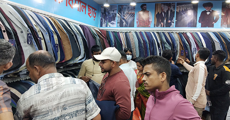 বাণিজ্যমেলায় শেষ দিনে ৮০০ টাকায় মিলছে ব্লেজার