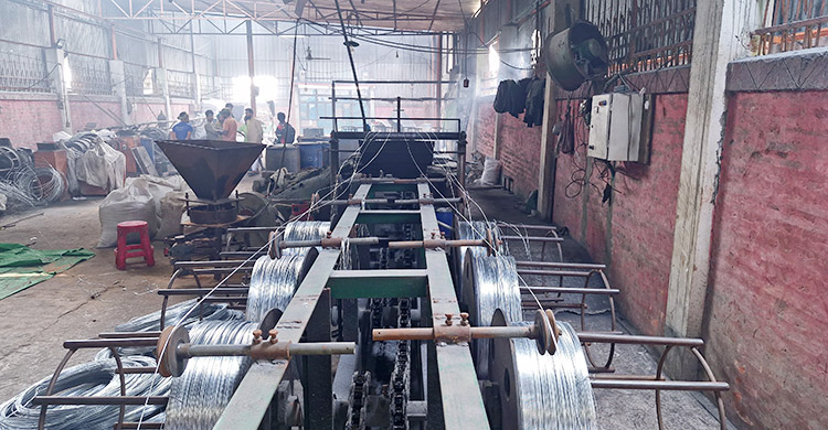 চাঁদার দাবিতে কারখানায় হামলা: আসামিরা ধরাছোঁয়ার বাইরে, আতঙ্কে বাদী