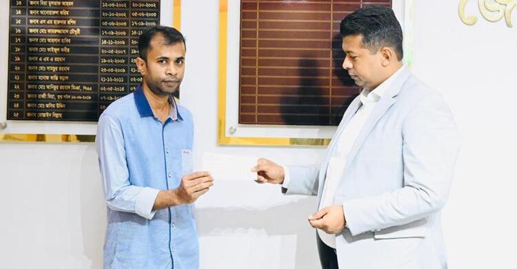 জীবন-মৃত্যুর সন্ধিক্ষণে থাকা ফয়সালের পাশে নারায়ণগঞ্জের ডিসি