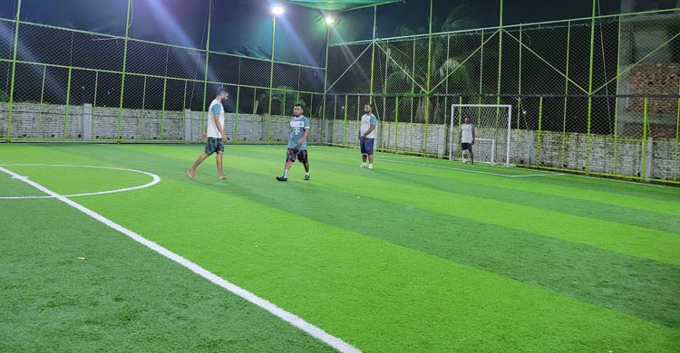 মাঠ সংকটে জনপ্রিয় হয়ে উঠছে টার্ফ গ্রাউন্ড