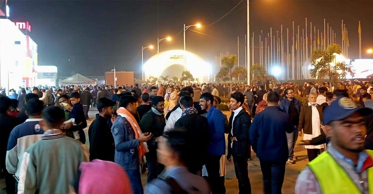 ছুটির দিনে লোকারণ্য বাণিজ্যমেলা