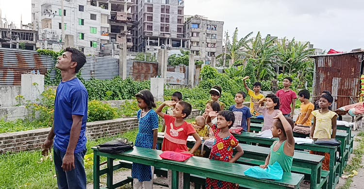 যেখানে আকাশ ছাদ, প্ল্যাটফর্ম শ্রেণিকক্ষ