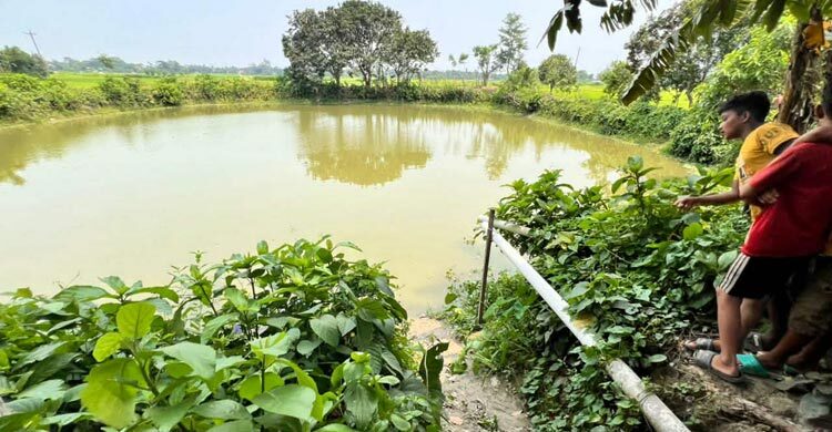একদিনে দুই সন্তানকে হারালেন ব্যবসায়ী