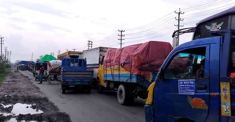 ঢাকা-সিলেট মহাসড়কে ৬ কিলোমিটার যানজট