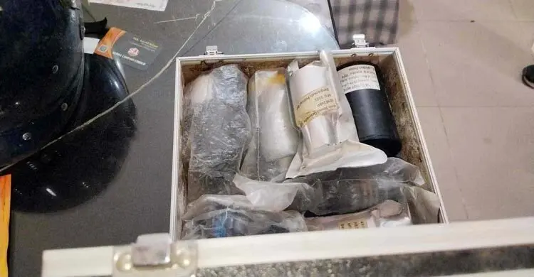 সোনারগাঁয়ে থানা থেকে লুট হওয়া সাউন্ড গ্রেনেডসহ বিভিন্ন সরঞ্জাম উদ্ধার