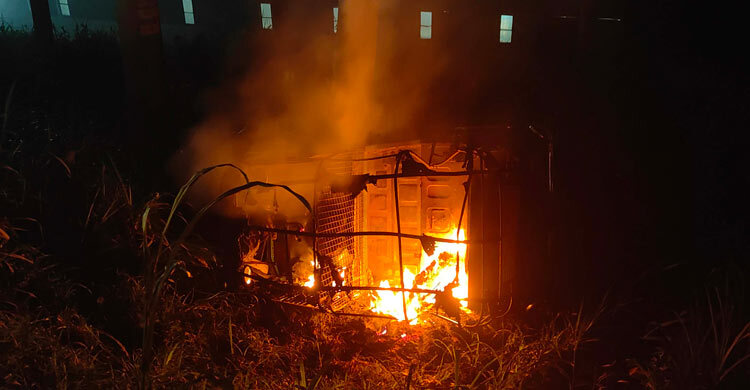 সোনারগাঁয়ে ছিনতাইকারীদের সিএনজিতে জনতার আগুন, আটক ২