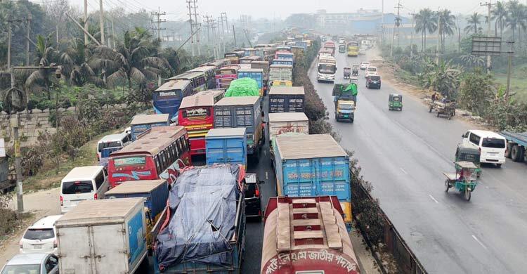 ঢাকা-চট্টগ্রাম মহাসড়কের সোনারগাঁ অংশে তীব্র যানজট