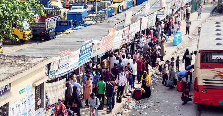 ঈদের ছুটিতে নারায়ণগঞ্জ ছাড়ছে মানুষ
