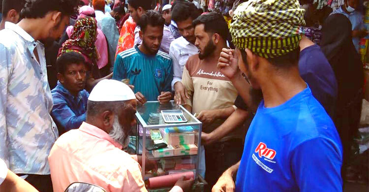 নারায়ণগঞ্জে নতুন নোট কেনার ধুম, দামে অস্থিরতা
