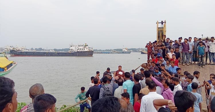 মেঘনায় গোসলে নেমেছিল সাত বন্ধু, দুজন ফিরল লাশ হয়ে